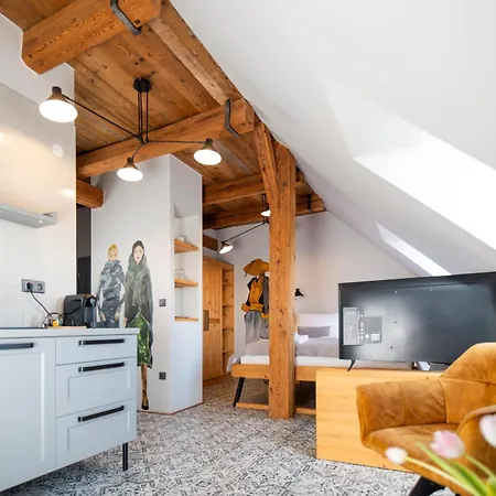 Dum U Mesta Milana - Sedm Dveri, Sedm Svetu Guest house